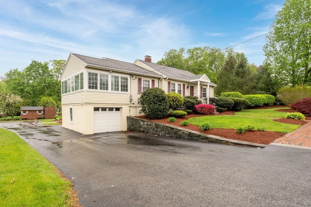 Photo of 2 Winmere Ave