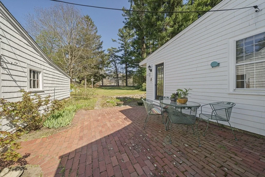 Photo of 1670 Main St