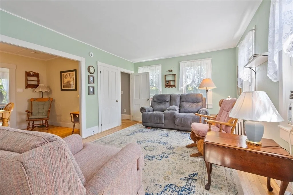 Photo of 397 Pleasant St