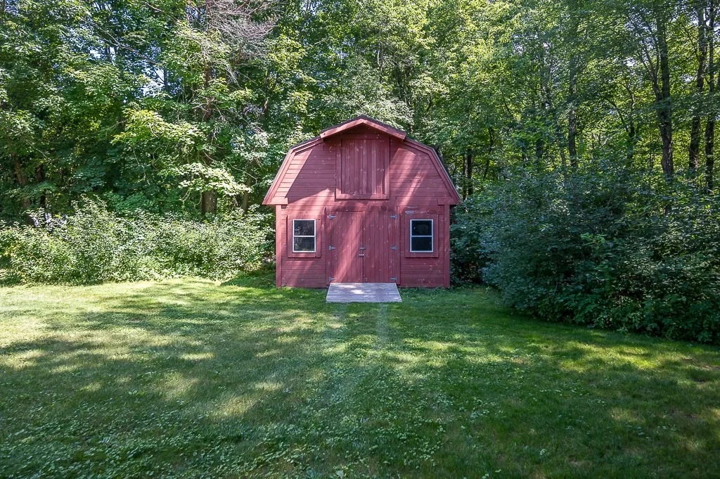 Photo of 176 Putnam Rd