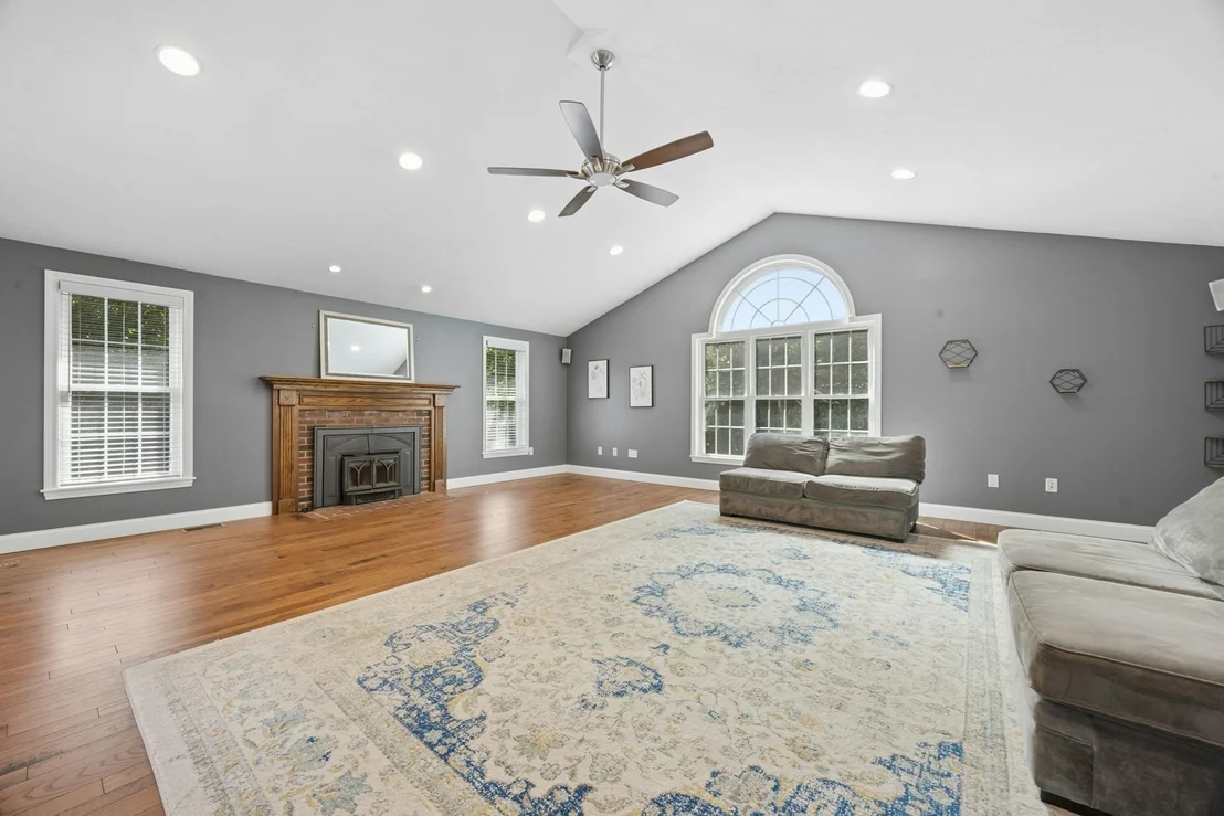 Photo of 9 Cameron Dr