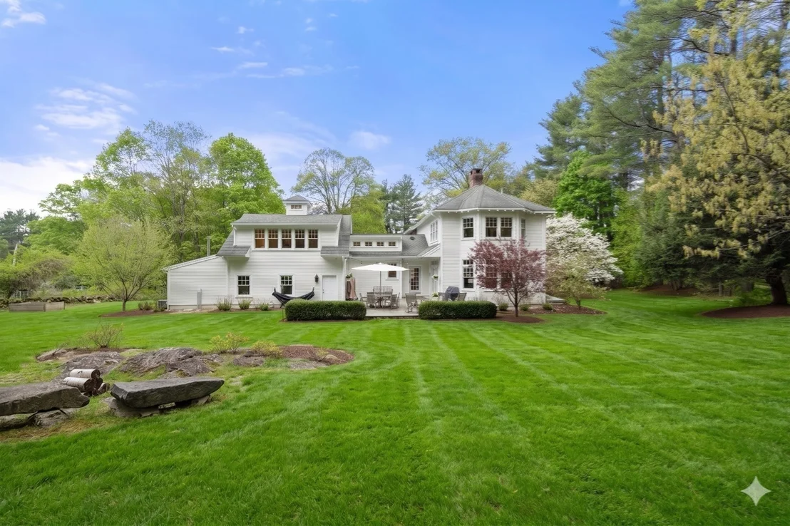 Photo of 1172 Lowell Rd