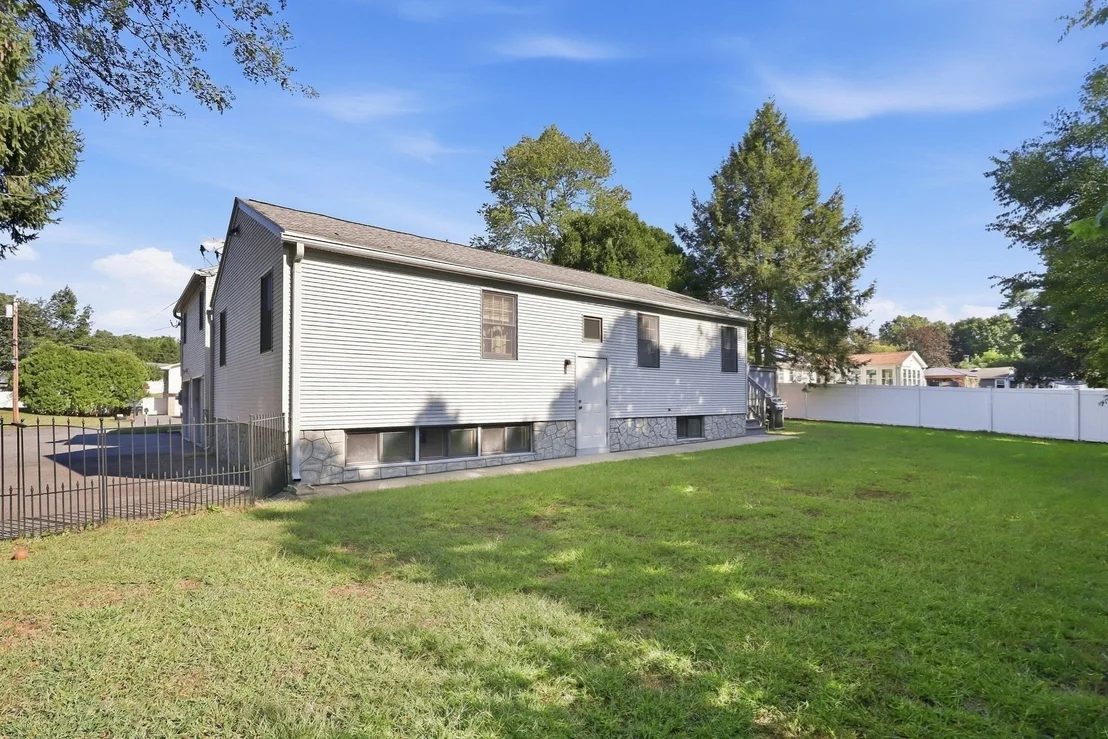Photo of 98 Meadowlark Dr
