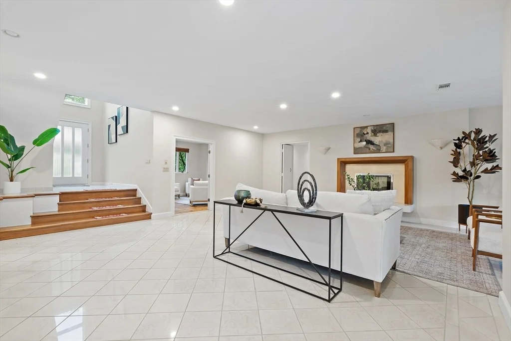 Photo of 1 Knollwood Dr
