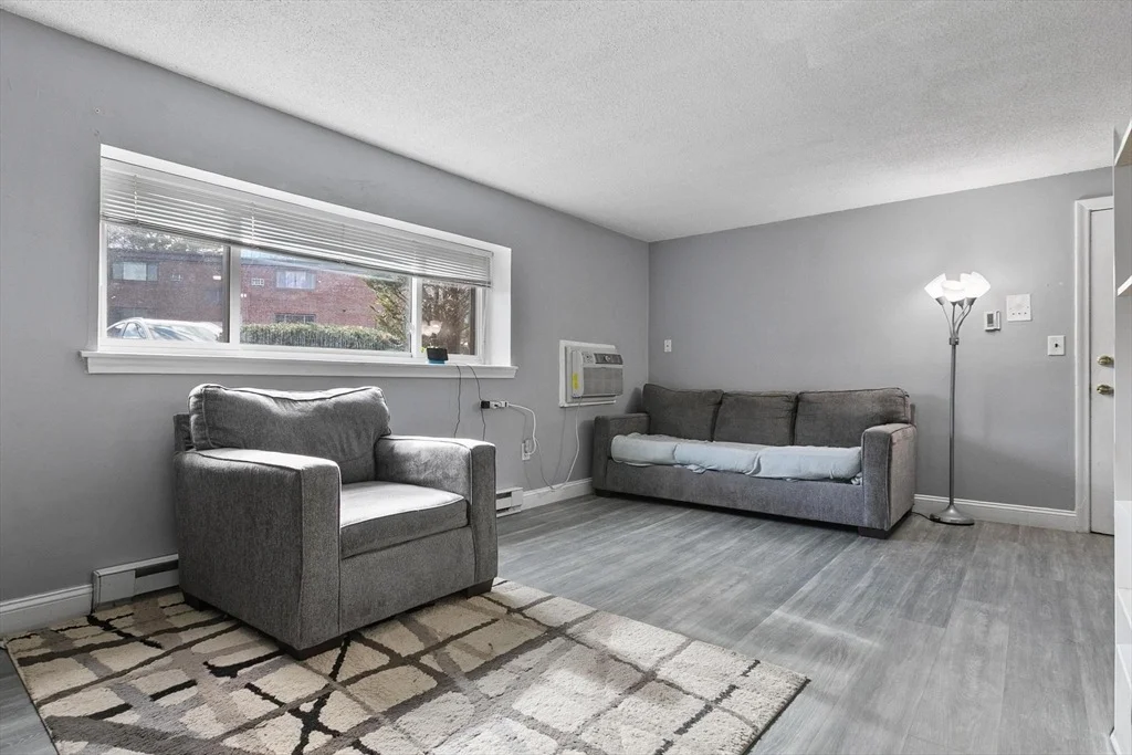 Photo of Unit B at 81 Nicholas Rd