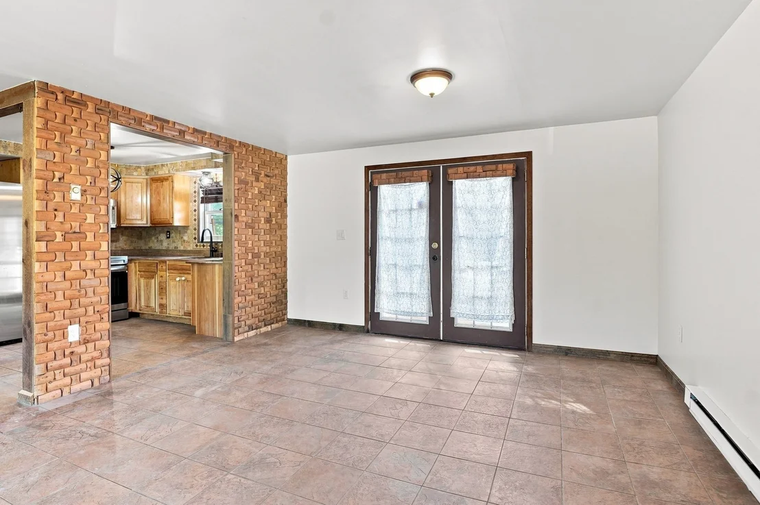 Photo of 65 Paris Avenue