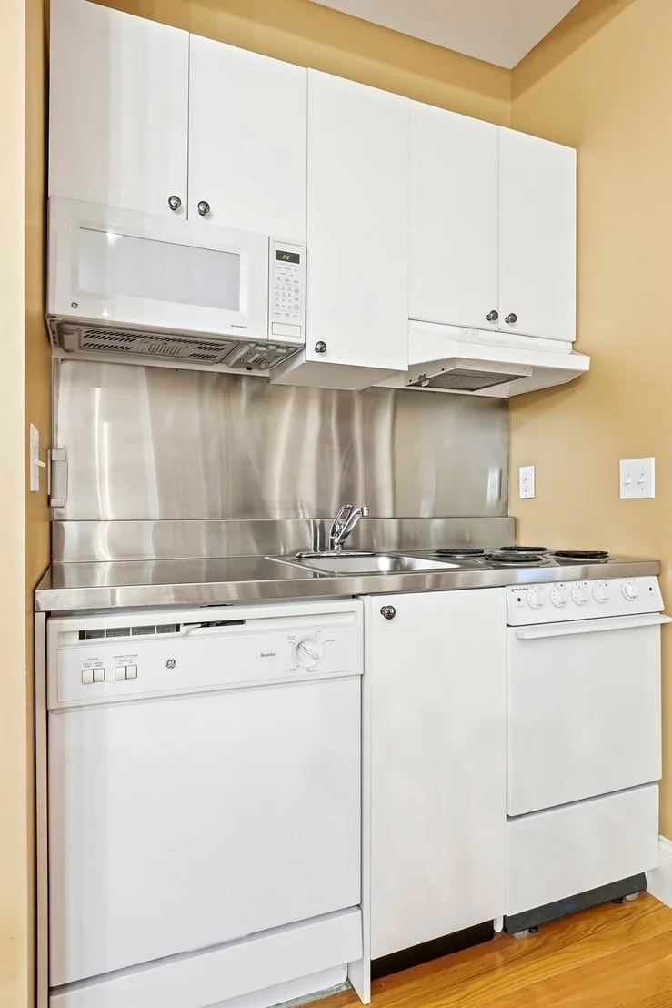 Photo of 10 Wolcott Ave