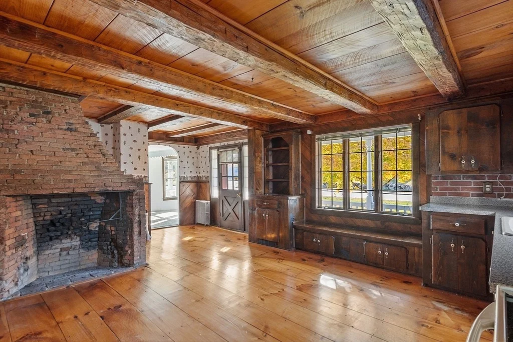 Photo of 583 W Broadway St