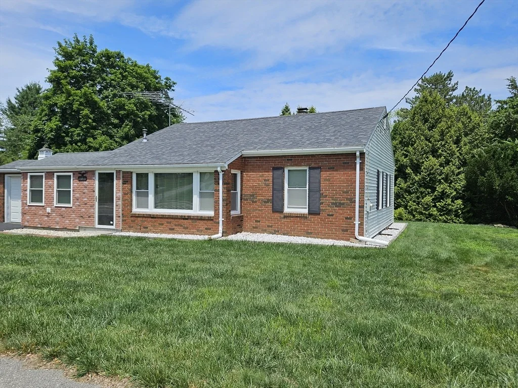 Photo of 461 River Rd