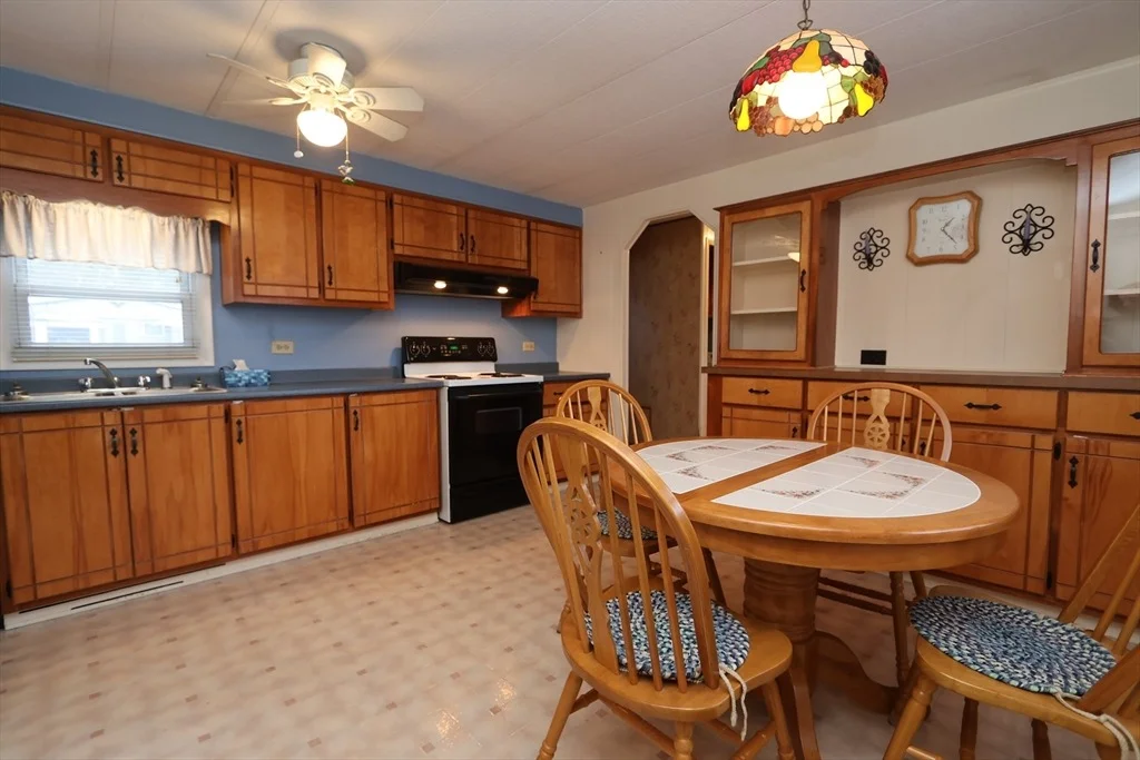 Photo of 911 Camelot Dr