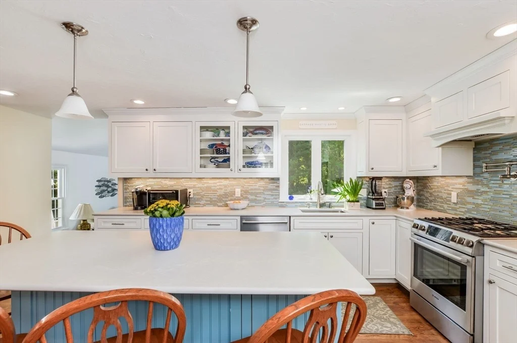 Photo of 290 Cotuit Bay Dr