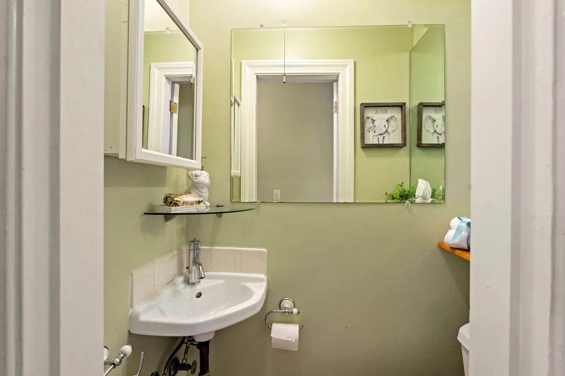 Photo of 52 Thornton Ave
