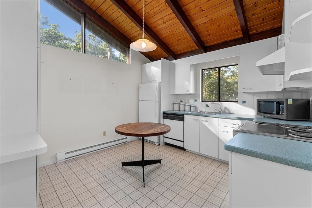 Photo of 150 Hesperus Ave