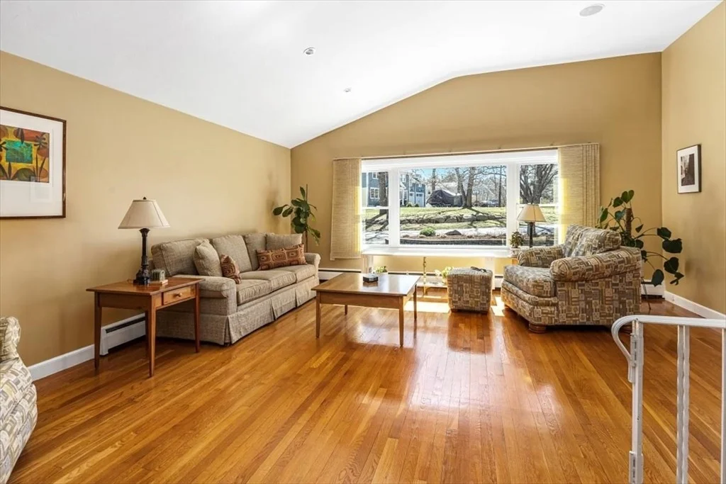 Photo of 7 Peter Hobart Dr