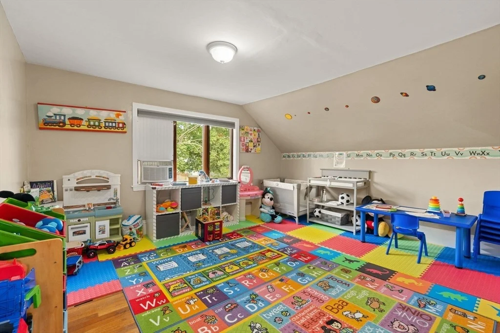 Photo of 48R Tappan Pl