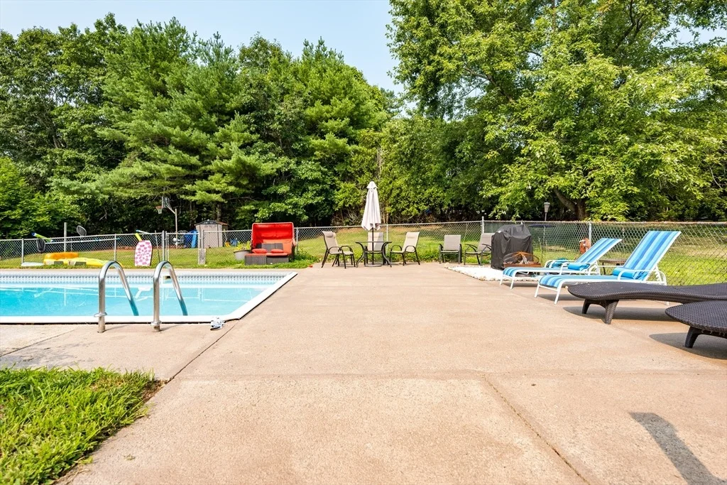 Photo of 649 Middle Rd