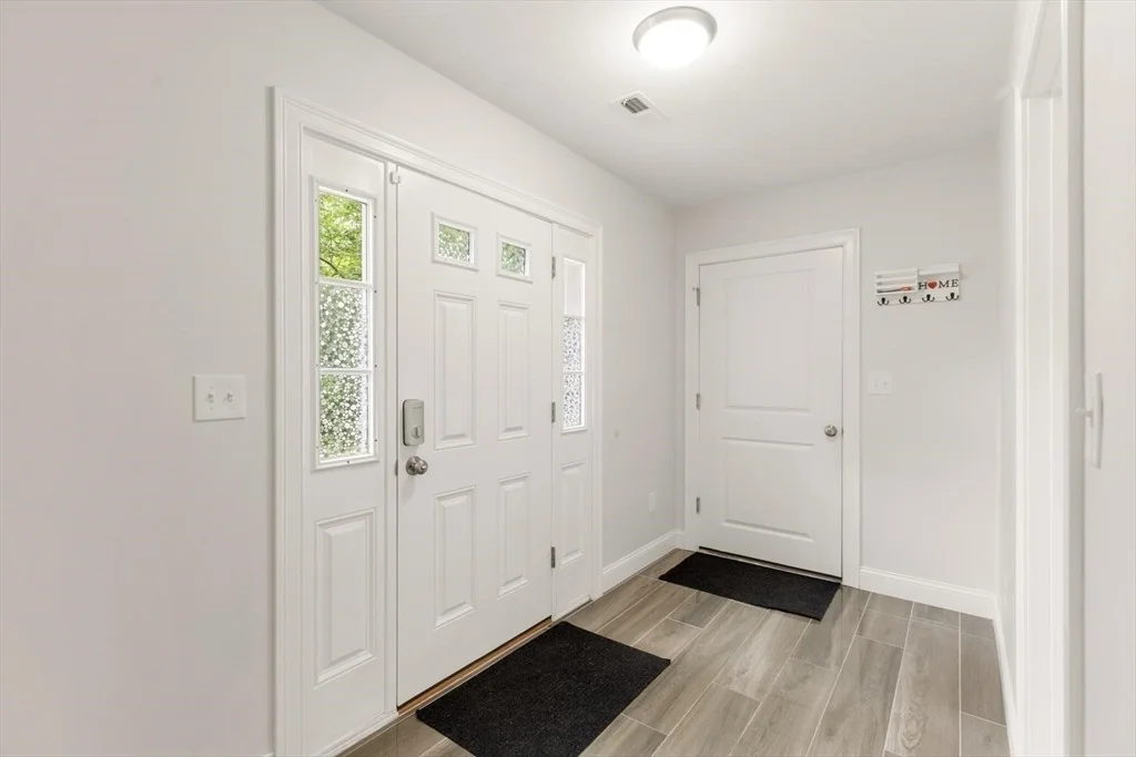Photo of 1295 Main St