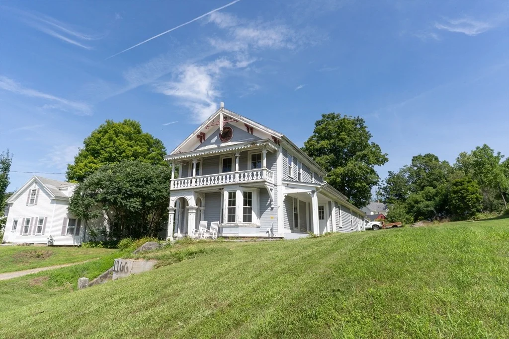Photo of 1166 Main St
