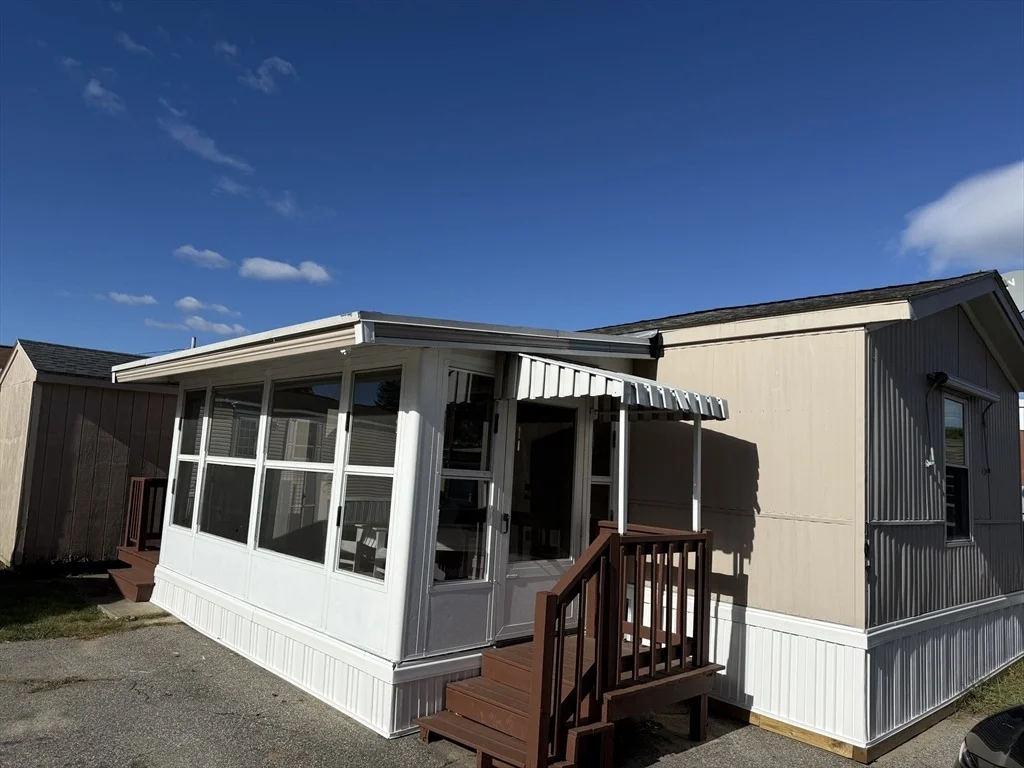 Photo of Unit 107 at 557 Southwest Cutoff