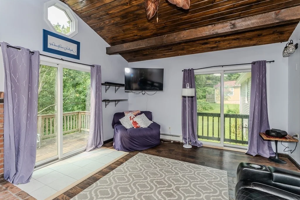 Photo of 25 Meadowbrook Dr