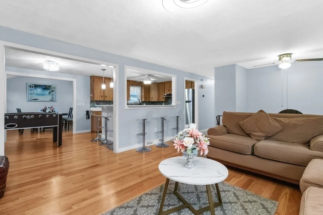 Photo of 30 Lantern Ln