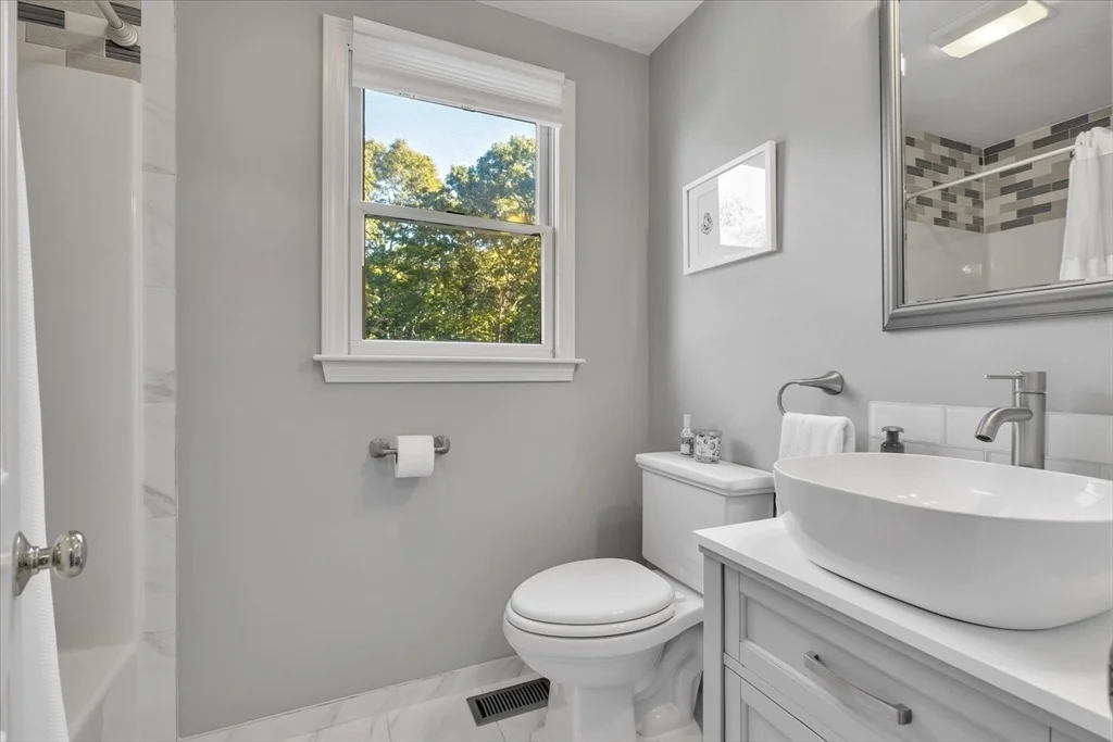 Photo of 40 Waterfield Rd