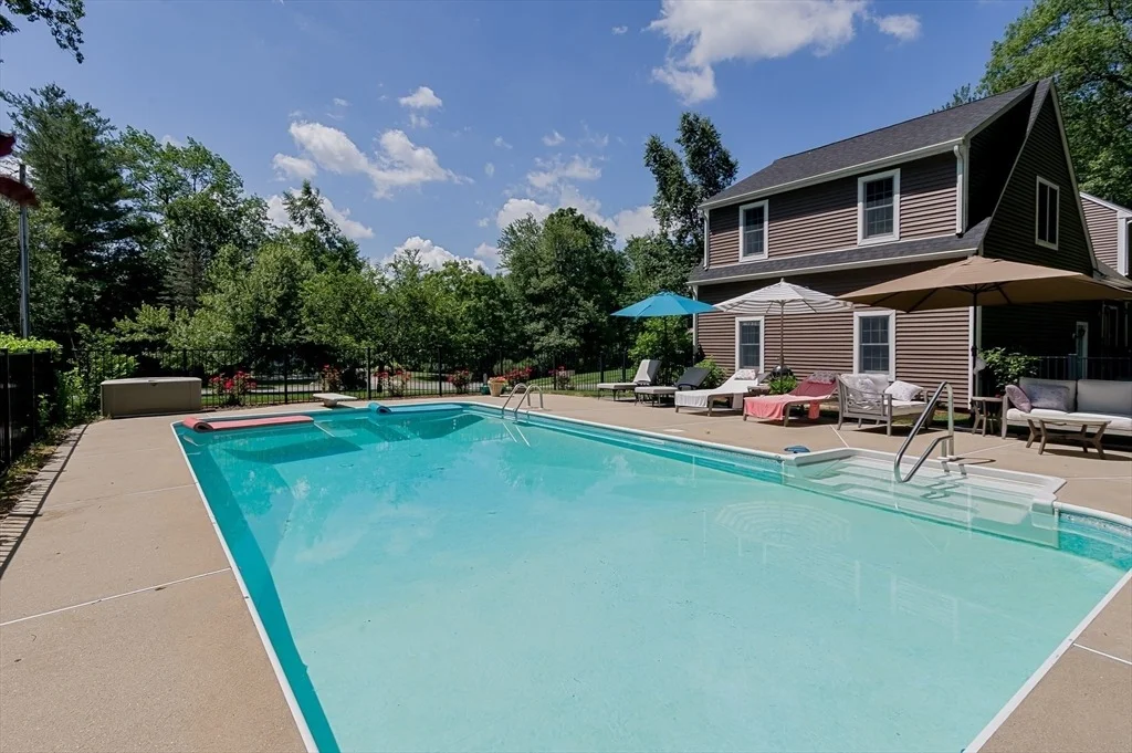 Photo of 2 Simon Davis Dr