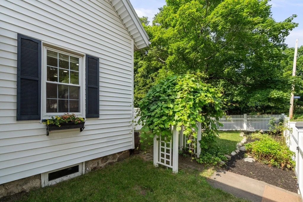 Photo of 32 Stocker Avenue