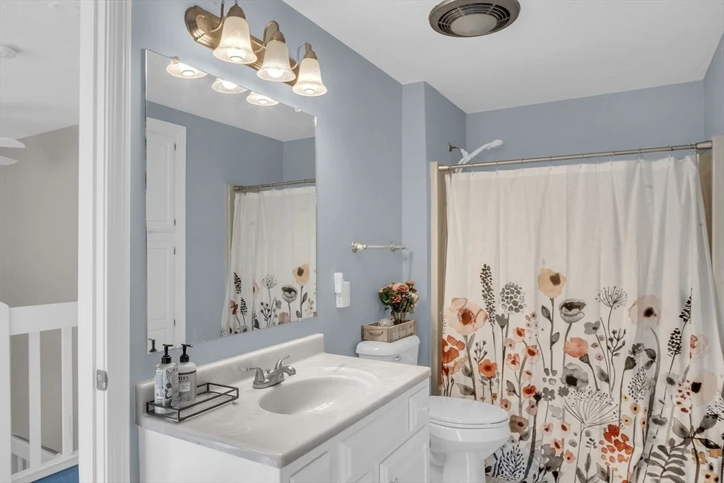 Photo of Unit D at 706 Ridgefield Cir