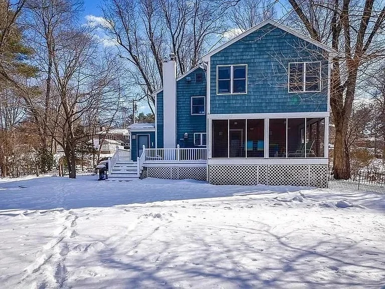 Photo of 81 Riverview Cir