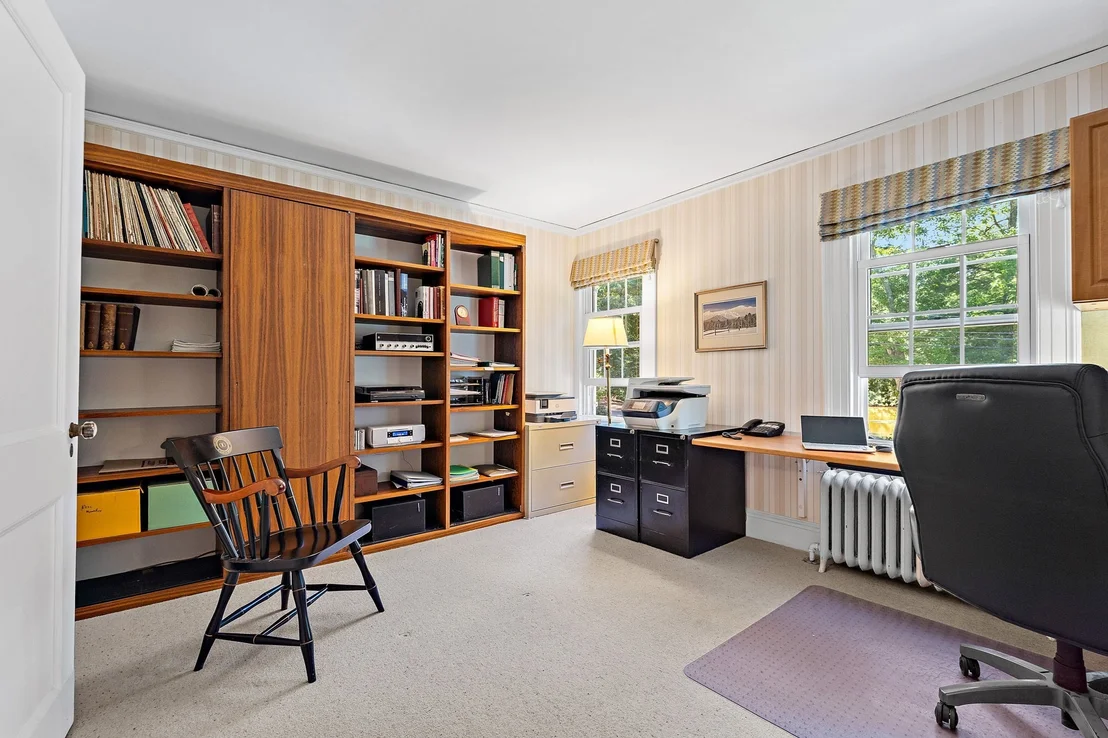 Photo of 8 Oakmount Circle