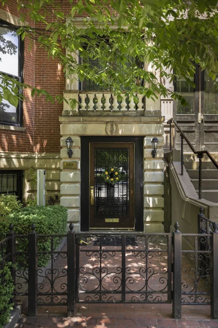 Photo of 129 Commonwealth Avenue