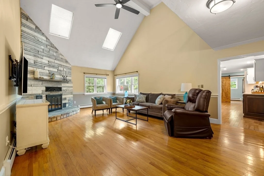 Photo of 359 Holly Rd