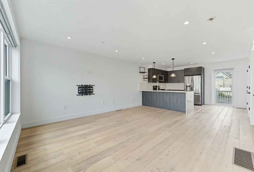 Photo of Unit 2 at 27 Carter St