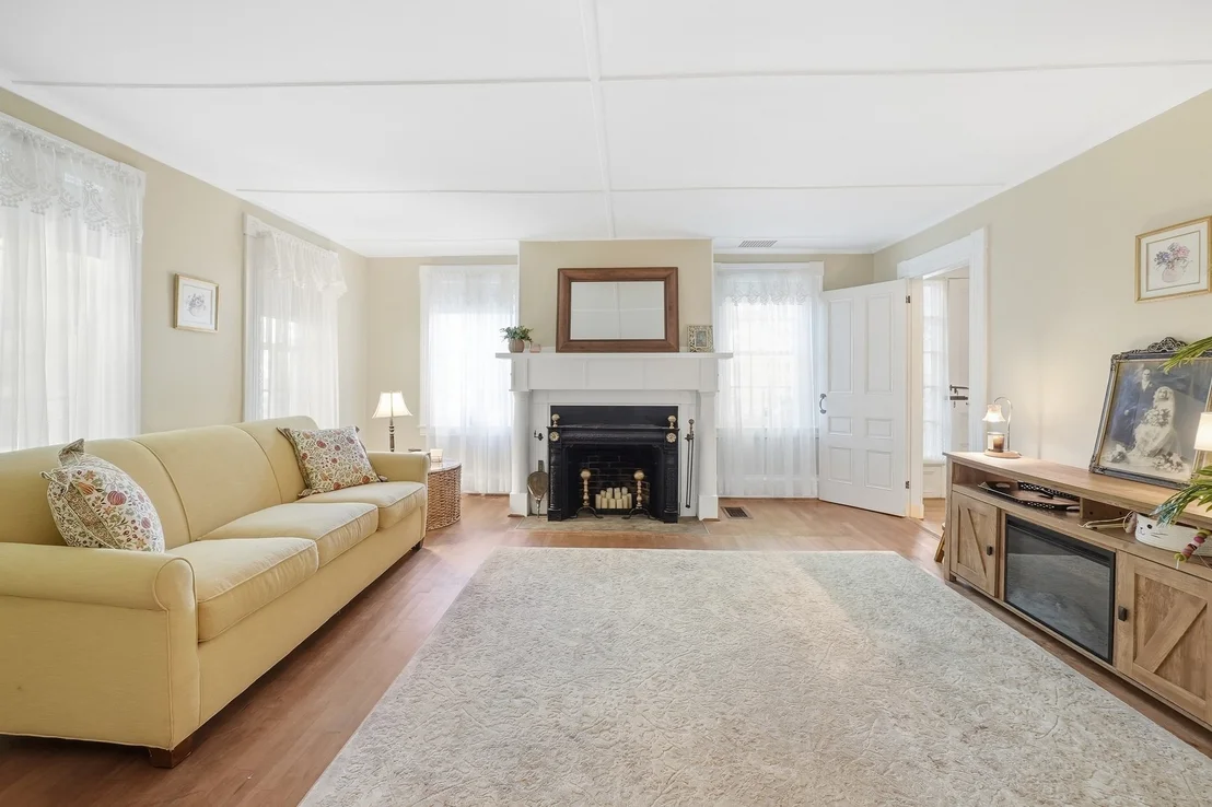 Photo of 84 Maple Street