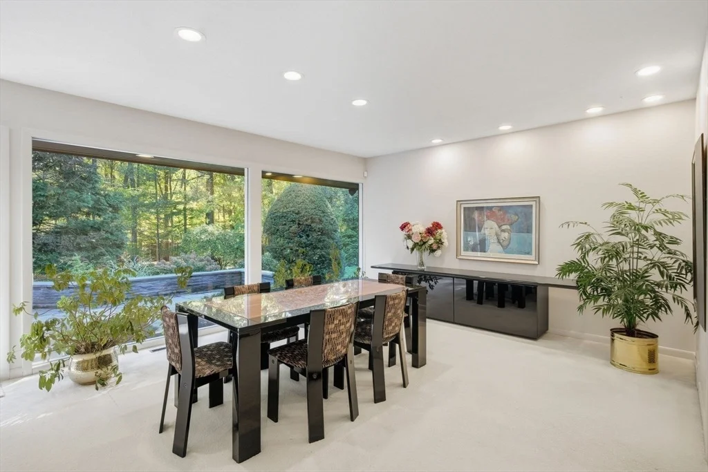 Photo of 182 Crestview Cir