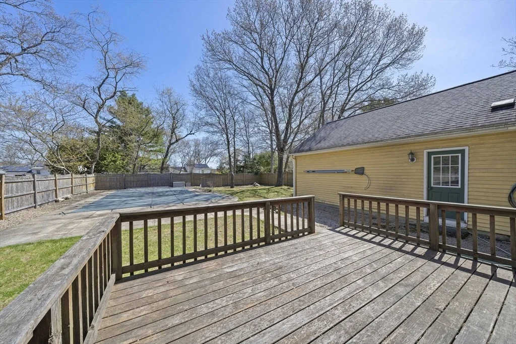 Photo of 75 Erica Dr