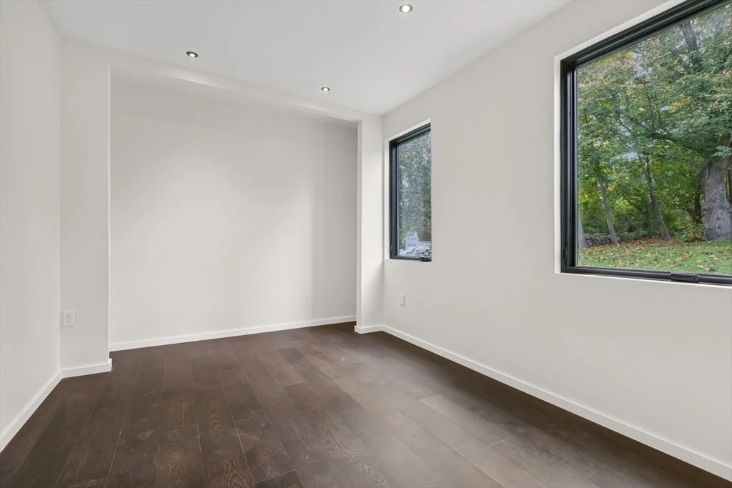 Photo of 883 Greendale Ave