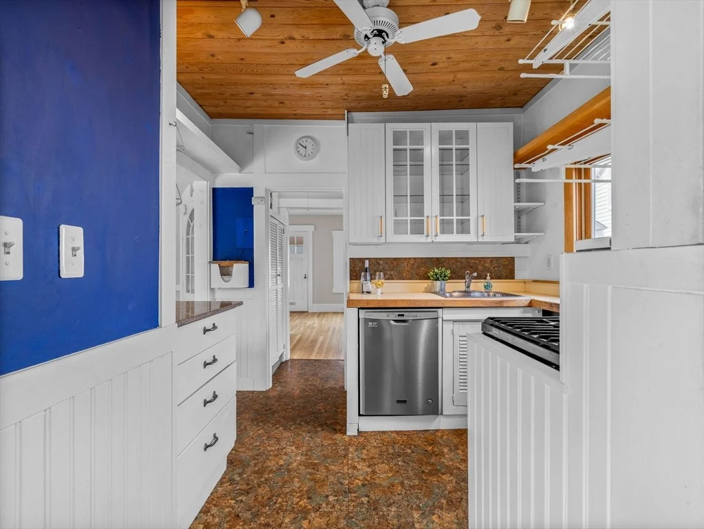 Photo of 595 Summer St
