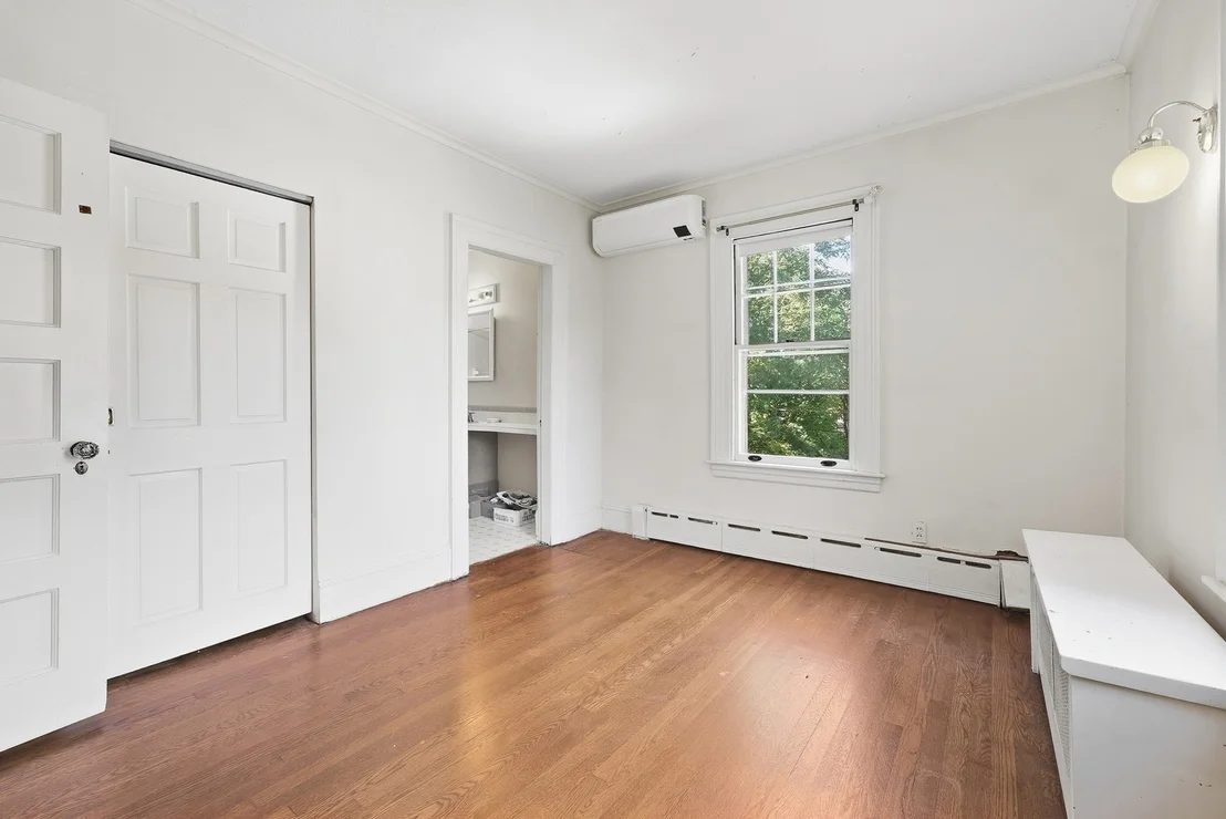 Photo of 98 Bellevue Ave