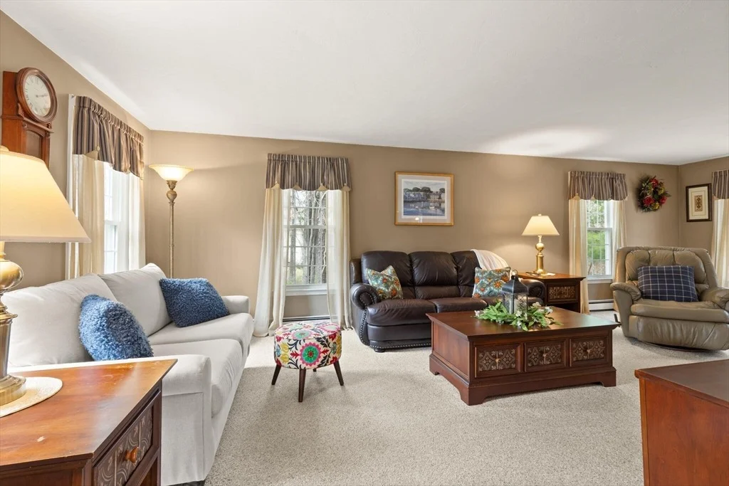 Photo of 35 Meadowbrook Dr