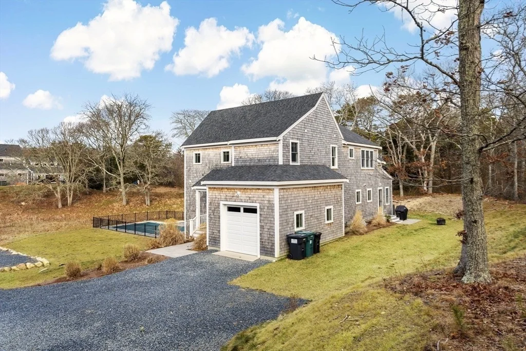 Photo of 1526 Hyannis Road