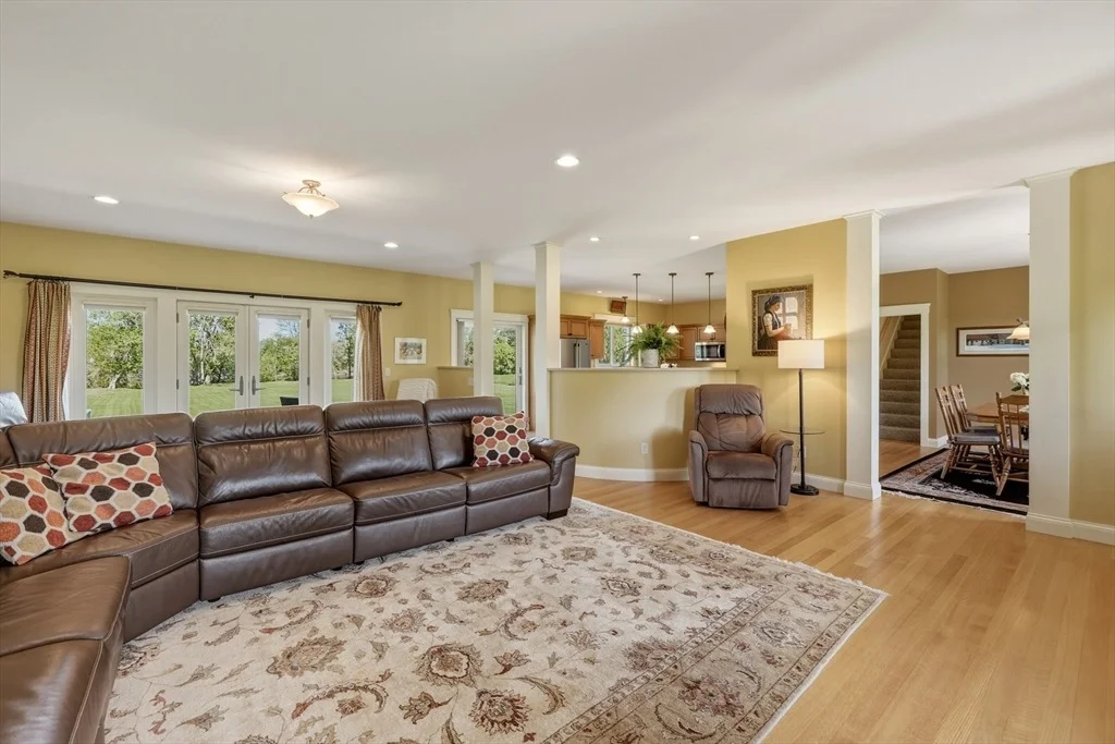 Photo of 249 River Rd
