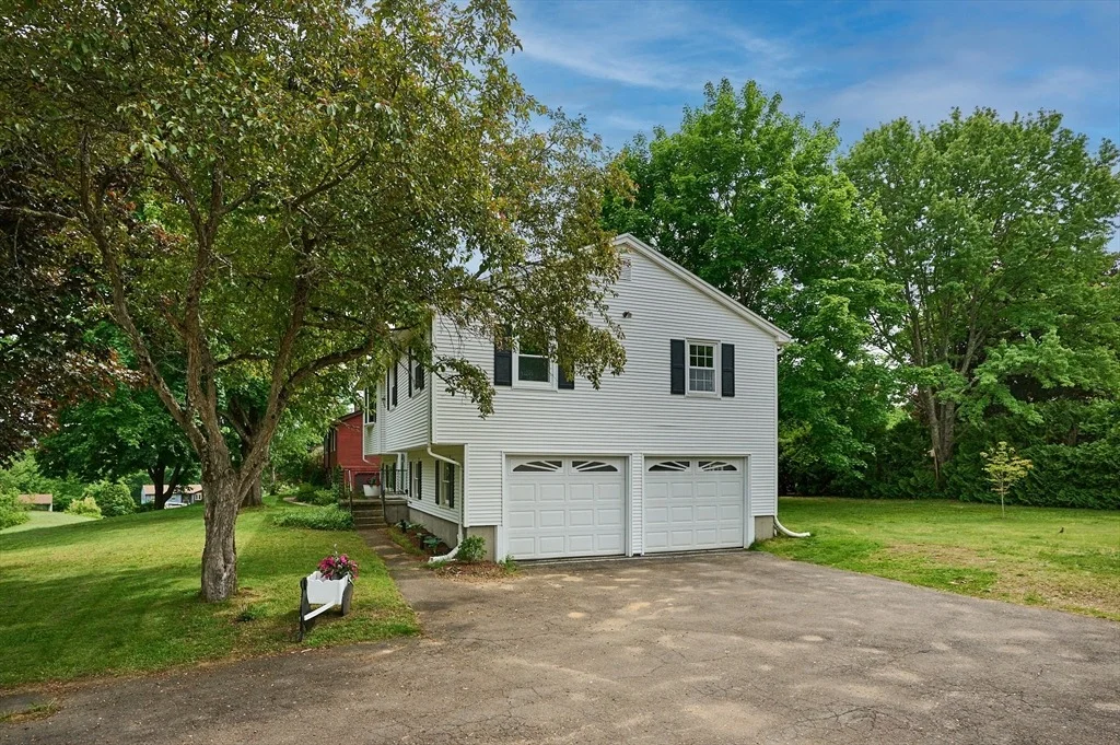 Photo of 10 Robin Rd