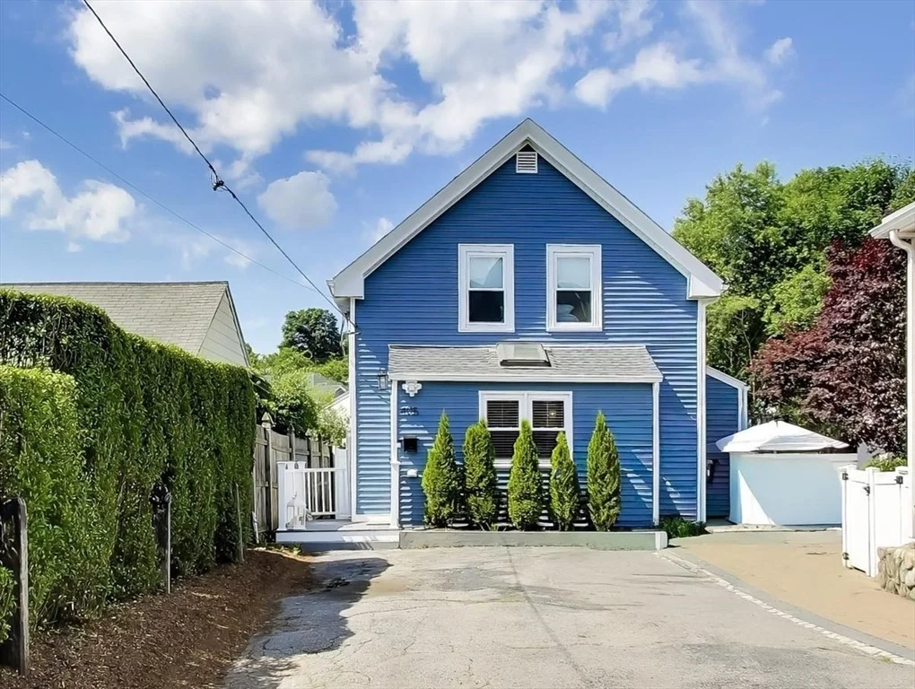 Photo of 405 Whiting Ave
