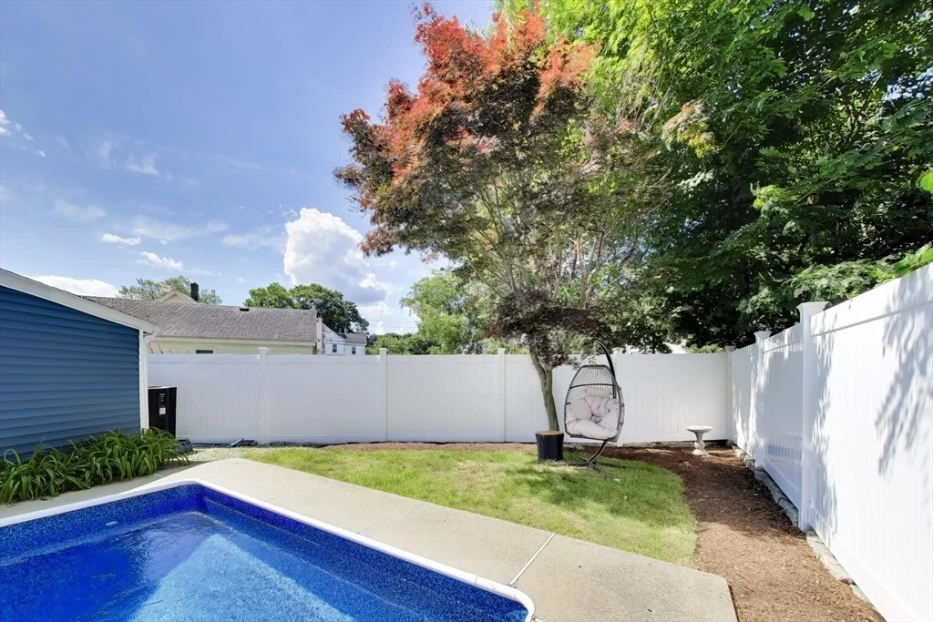 Photo of 405 Whiting Ave
