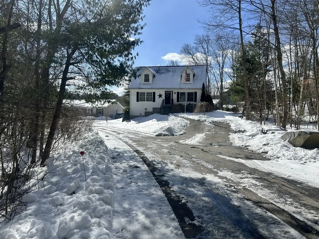 Photo of 4 Brookstone Dr