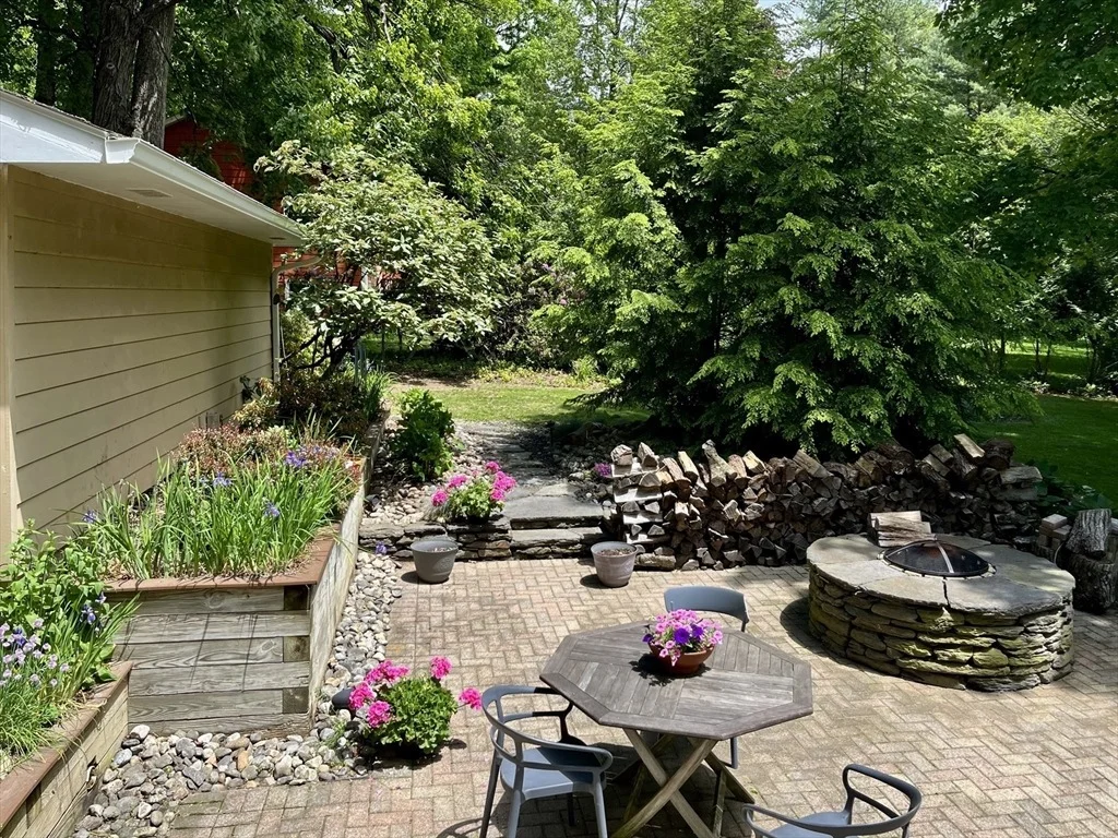 Photo of 866 Burts Pit Rd
