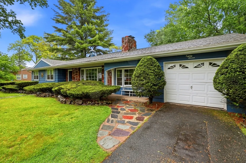 Photo of 87 Squire Ln