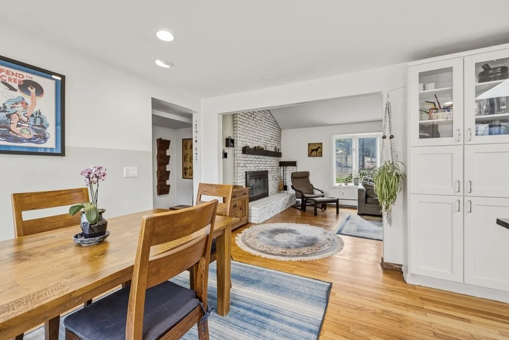 Photo of 1360 Bay Road